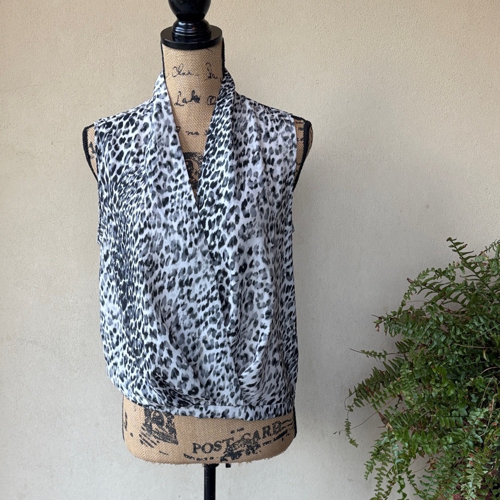 Brochu Walker top